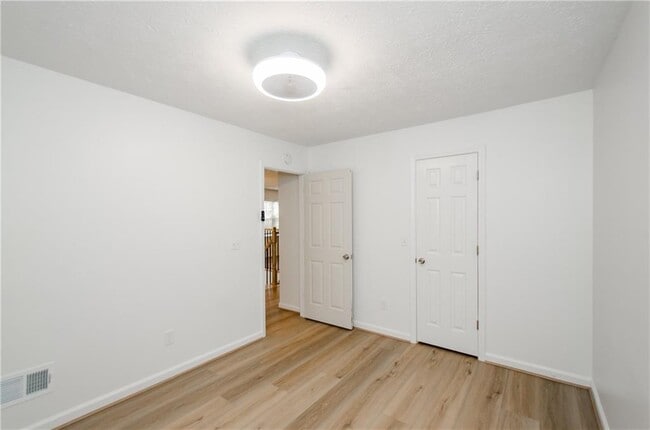 Building Photo - 2470 Cambridge Hills Rd