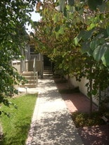 Building Photo - 2118 N Glenoaks Blvd