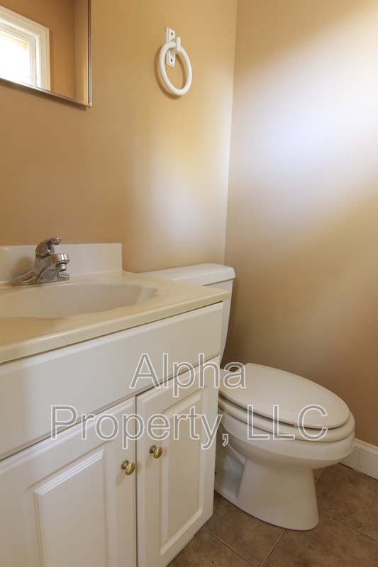 Building Photo - 5 Valley View Dr