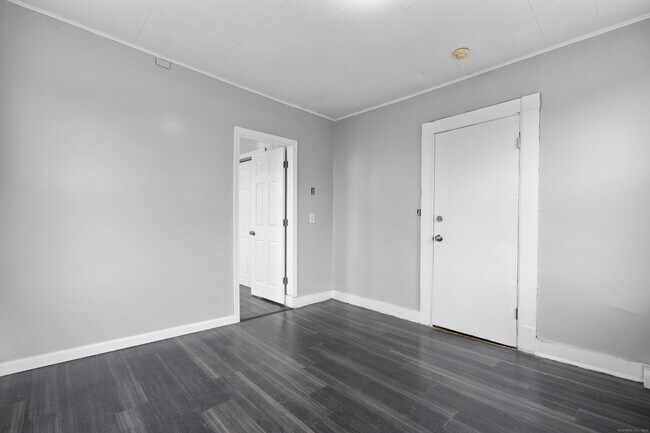 Building Photo - 14 Crown St