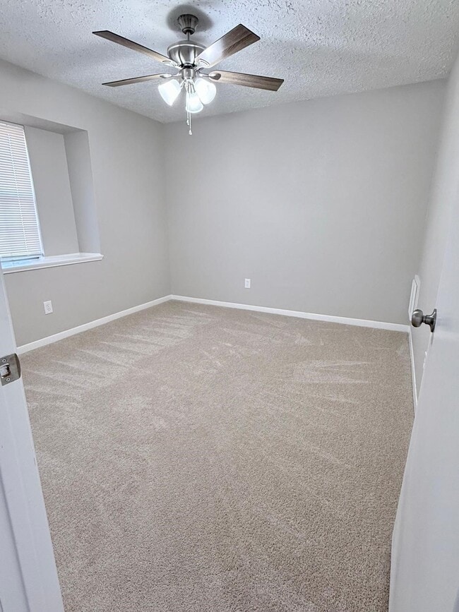 Building Photo - 1315 Tiny Tree Dr