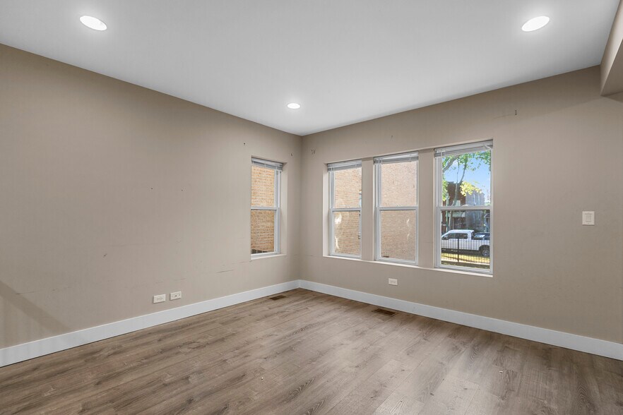 Building Photo - 5731 N Washtenaw Ave