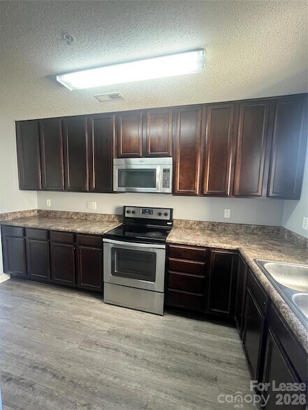 Building Photo - 110 Steam Engine Dr