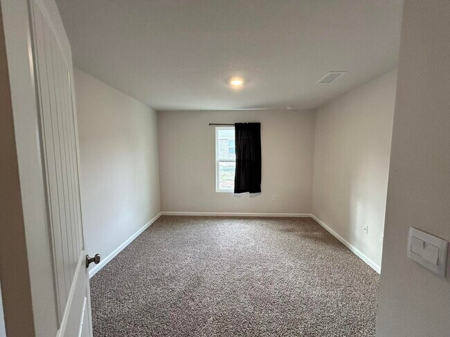 Building Photo - 3293 Chapelwood Dr