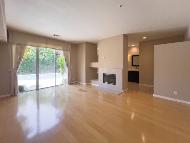 Building Photo - Gorgeous three bedroom North Napa home wit...
