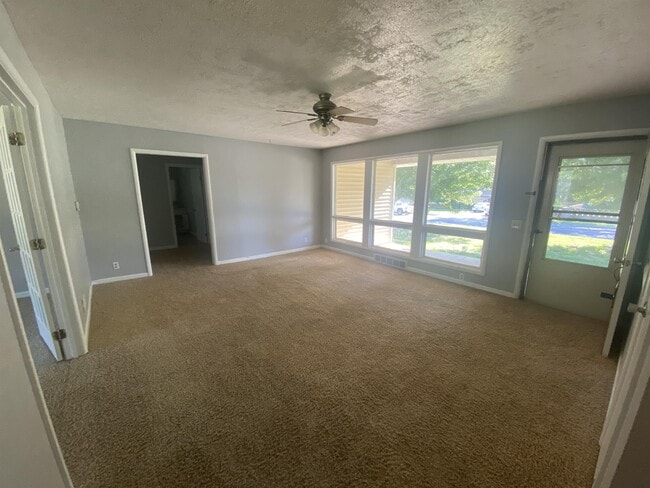 Building Photo - 730 N Woodlawn Blvd