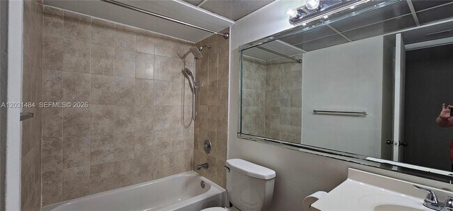 Building Photo - 8160 Geneva Ct