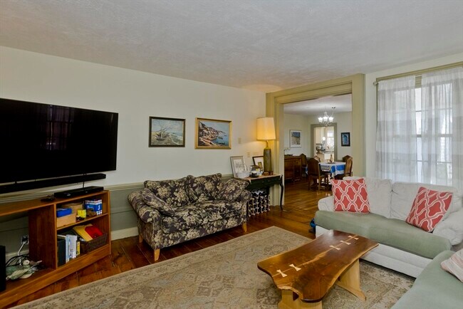 Building Photo - 25 Woodbridge St