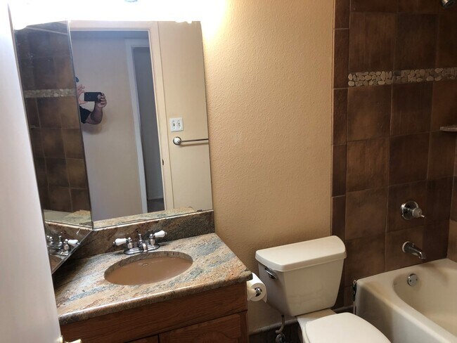 Building Photo - 1203 W Cheyenne Dr