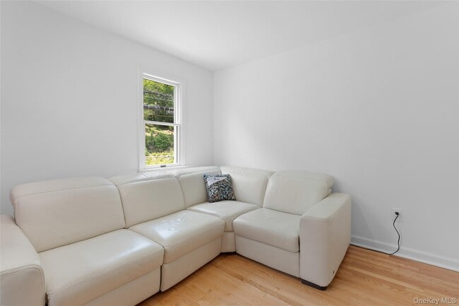 Building Photo - 595 Piermont Ave