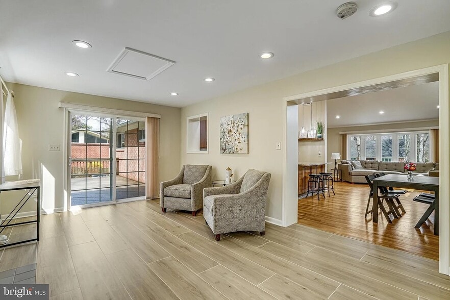 Building Photo - 8651 Cromwell Dr