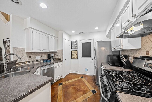 Building Photo - 7108 Dallas Dr