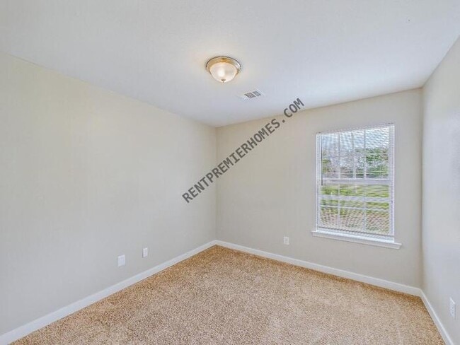 Building Photo - 14 Stephens St