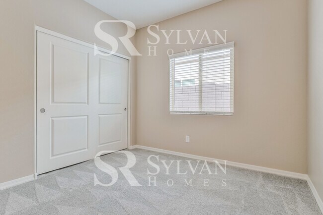 Building Photo - Enjoy this cozy home.