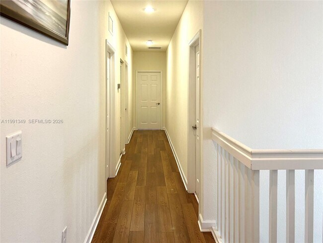 Building Photo - 422 SE 34th Terrace