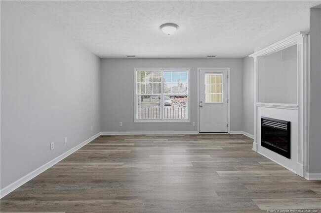 Building Photo - 401 Meadowland Ct