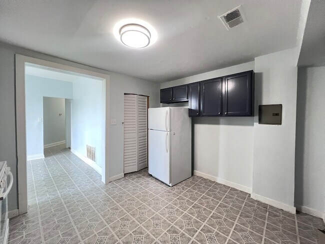 Building Photo - 7024 S Wentworth Ave