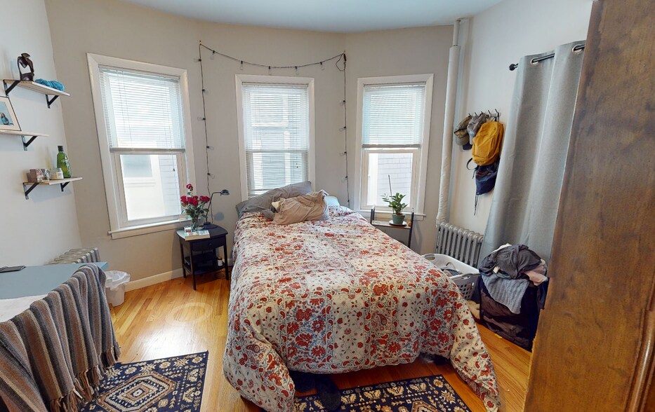 Building Photo - 23 Tufts St
