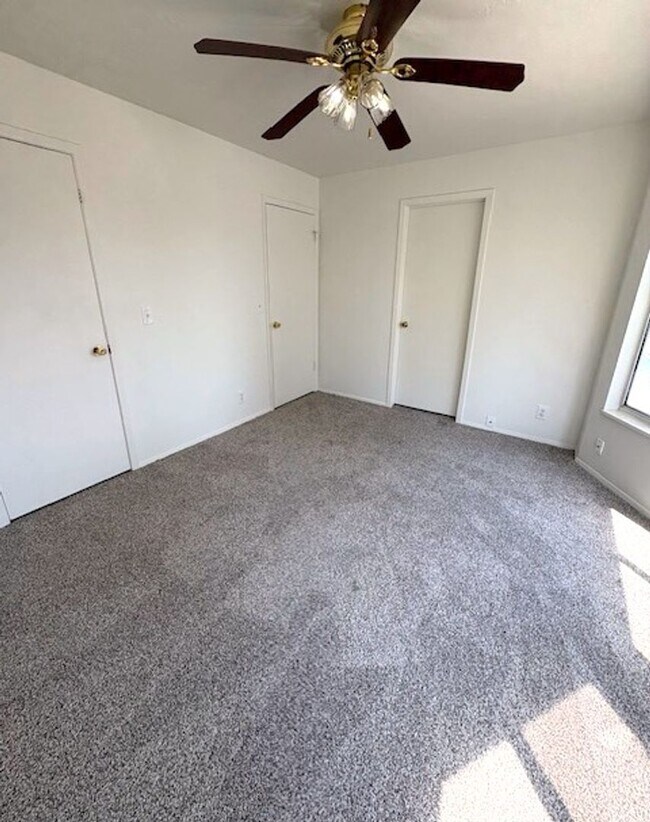 Building Photo - 3 Bedroom / 2 Bath Home in Kearns!