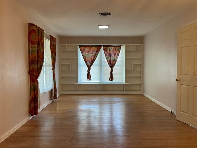 Building Photo - 10 ACRES with an AMAZING 3 Bedroom 2 Bath ...