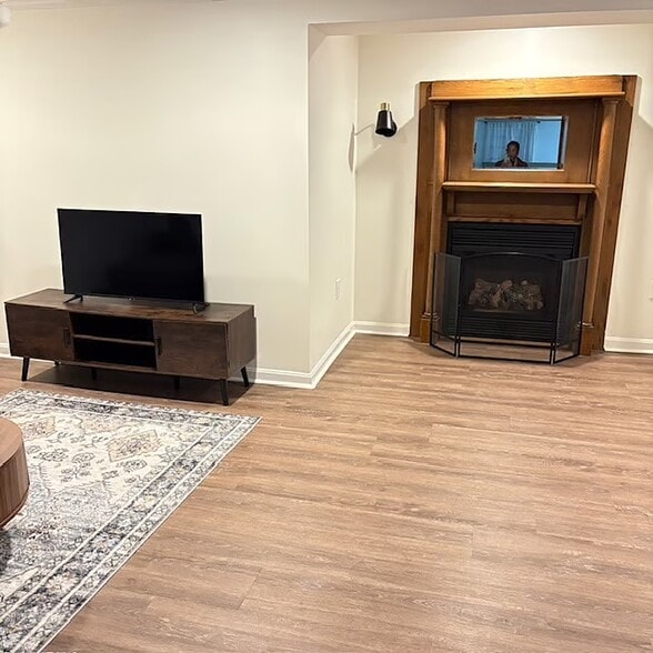 Building Photo - 5602 Hawthorne St