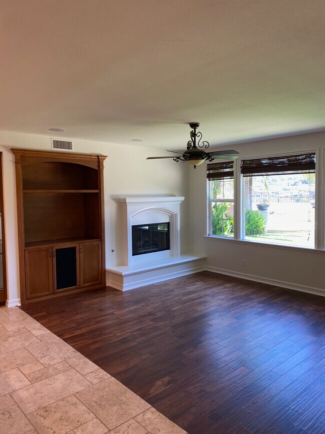 Building Photo - 6848 Estrella de Mar Rd