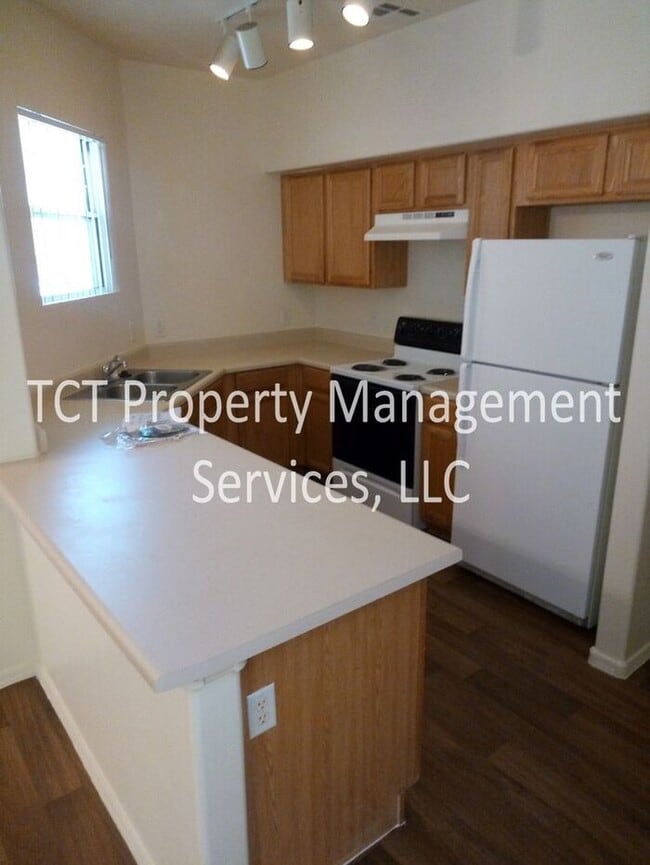 Building Photo - Beautiful Home in the Gardens