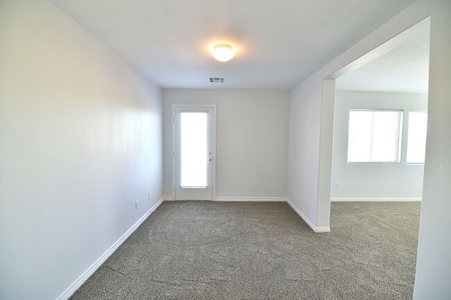 Building Photo - BEAUTIFUL 4BED/3BATH Home w/ 2 Car Garage ...
