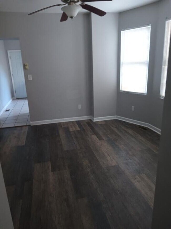 Building Photo - Beautiful 3 Bedroom, 2.1 Bath Home in Trenton!