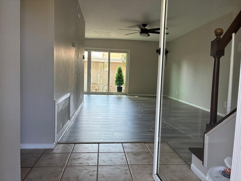 Building Photo - 11839 Petal Dr