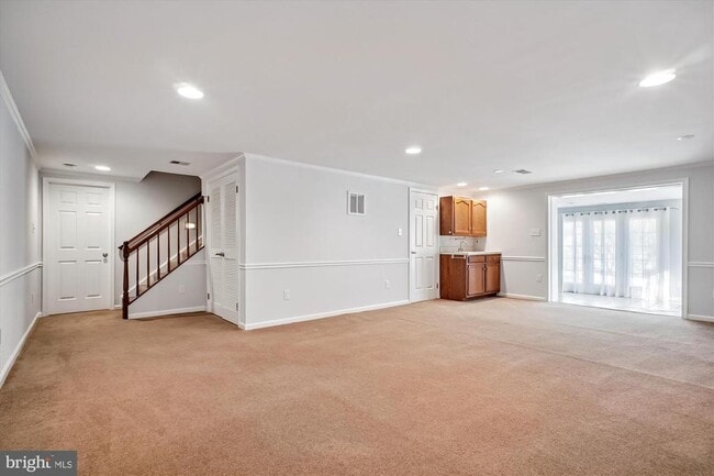 Building Photo - 4623 University Dr