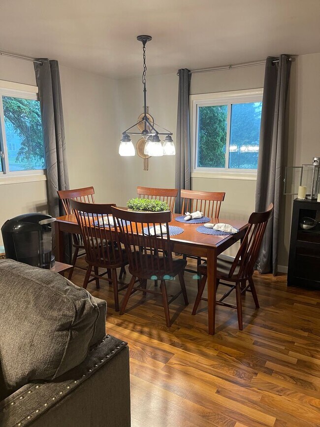 Building Photo - Furnished Bungalow with 2BD 2BTH near WITC and UWS!!  Short Term Available, Most Utilities Included!