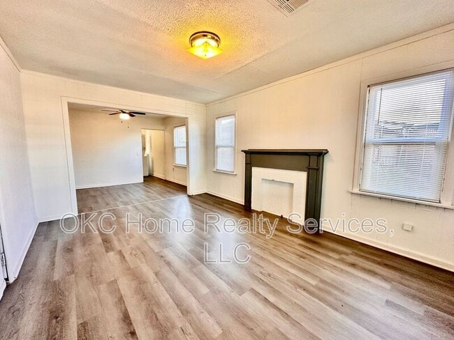 Building Photo - 2323 Towers Ct