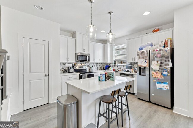 Building Photo - 5811 Calle Vis Dr
