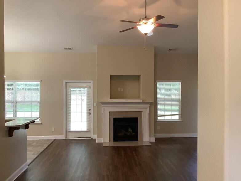 Building Photo - 7194 Caley Ln
