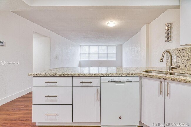 Building Photo - 9001 SW 77th Ave