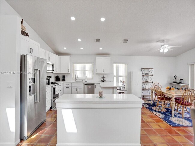 Building Photo - 16541 NW 5th St