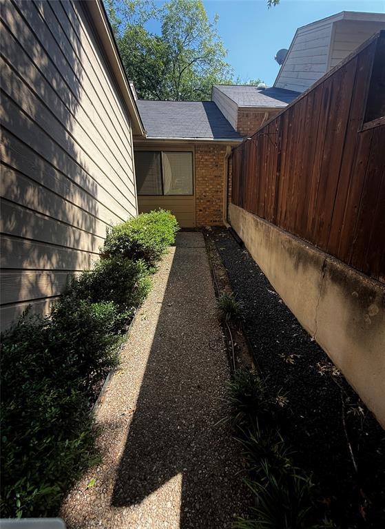 Building Photo - 7211 Lakewood Dr