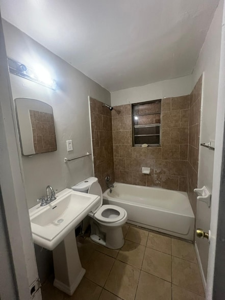 Building Photo - 1591 Boxwood St