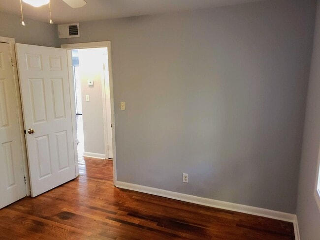 Building Photo - 1596 Line Cir