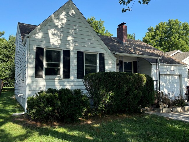 Primary Photo - 3 Story Home Available Now Near Campus!