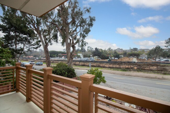 Building Photo - Stunning Coastal Rental in Encinitas!