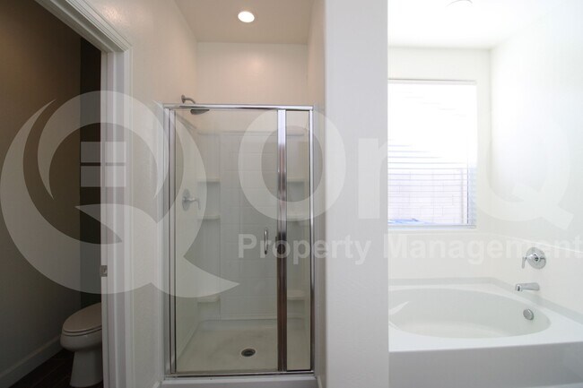 Building Photo - 624 E Vail Ln