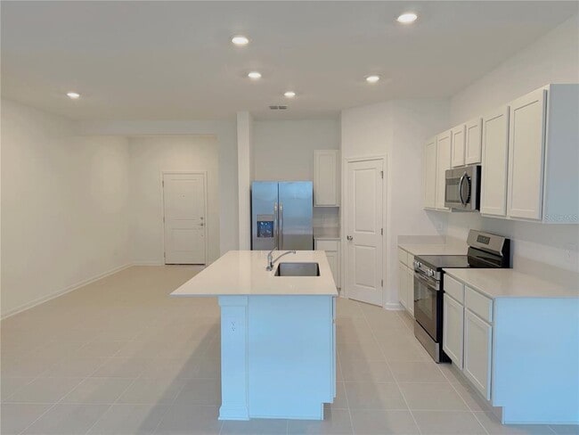 Building Photo - 618 Poppy Ln