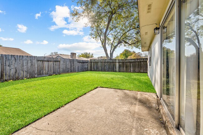 Building Photo - 9907 Towne Tower Ln