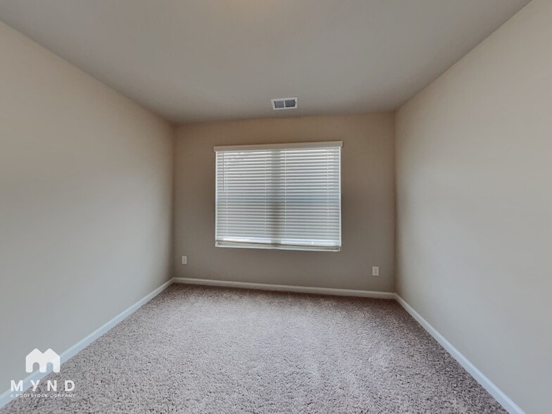 Building Photo - 418 S Fortune Way