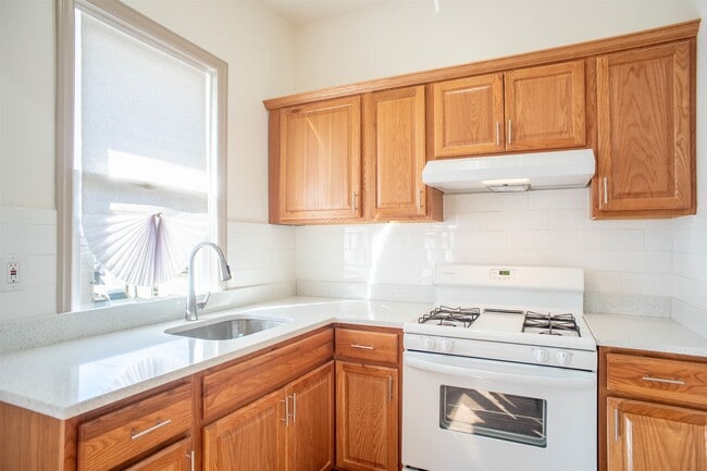 Building Photo - 428 69th St