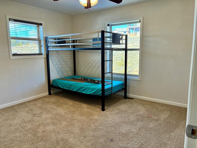 Building Photo - 1009 Forrest Dr