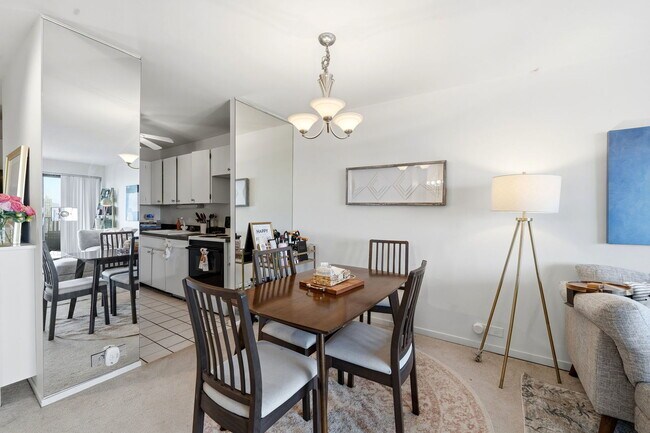 Building Photo - 2020 N Lincoln Park W