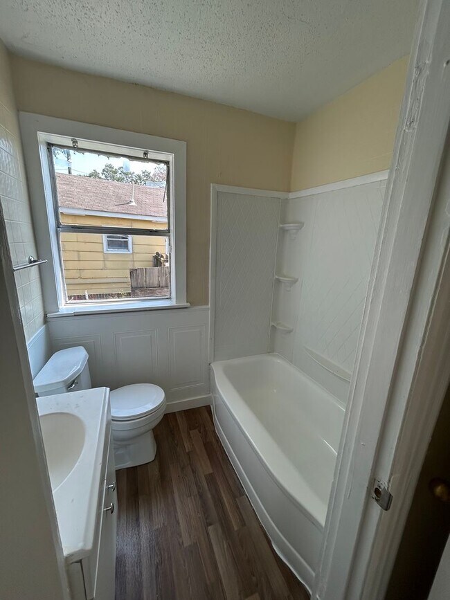 Building Photo - 225 College Park Cir